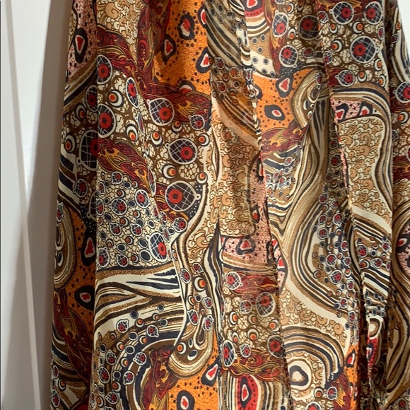 Fall print convertible chiffon vest. Size M/L - Picture 2 of 4